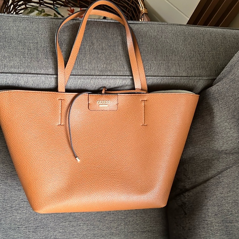 Guess tote